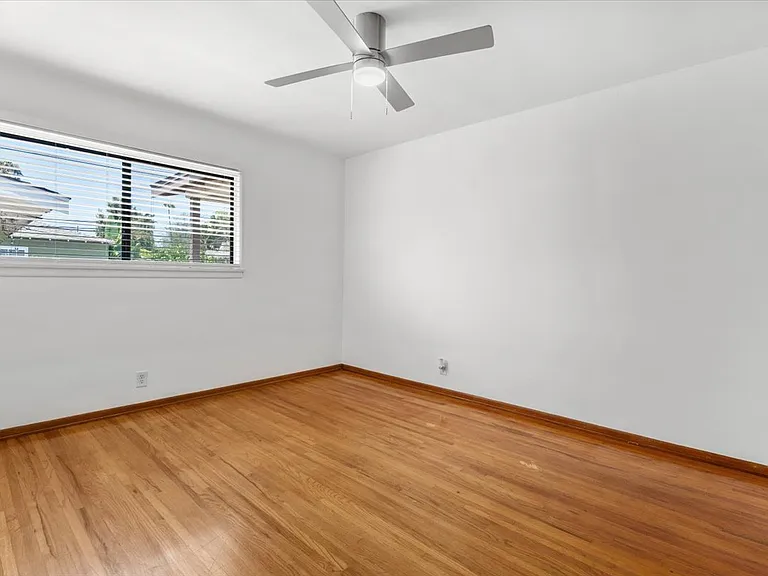 1127 Harrison Ave — Photo 12