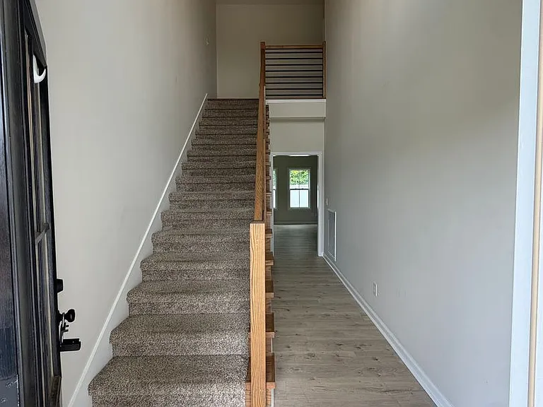 217 Wesson Dr — Photo 2