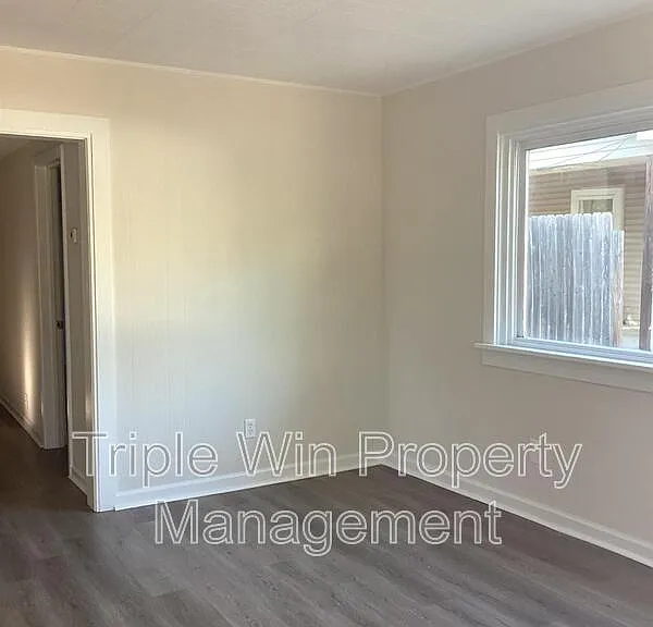 535 S Adams St — Photo 6