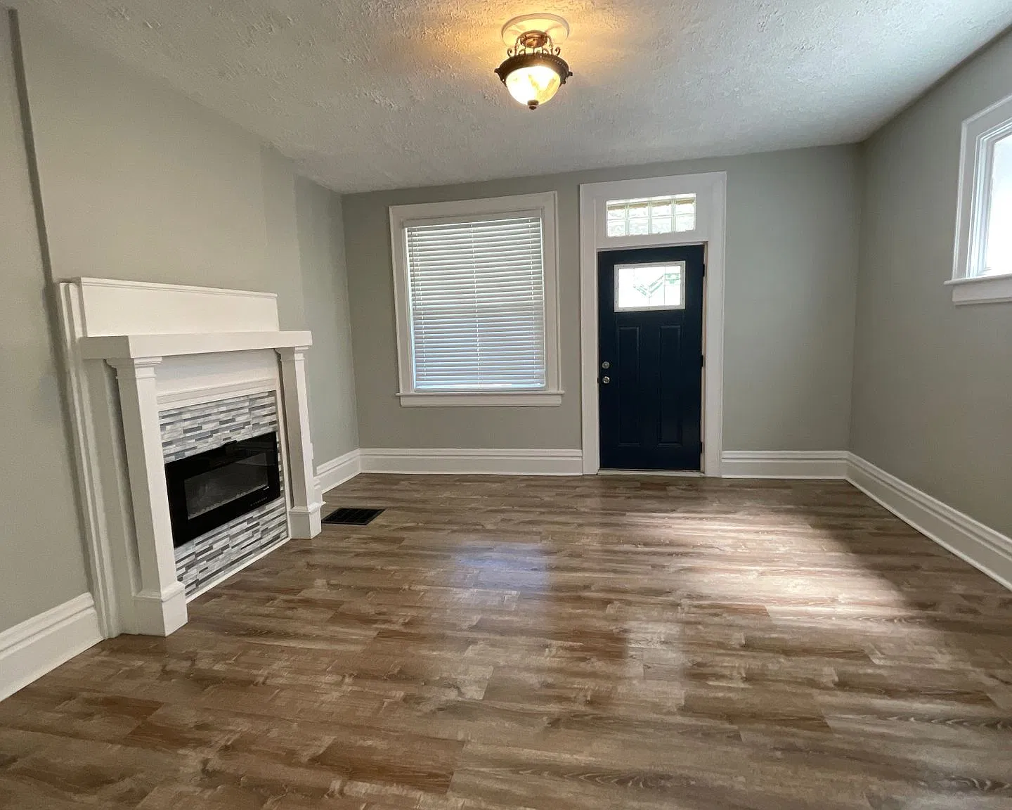 931 E. Whittier Street — Photo 3