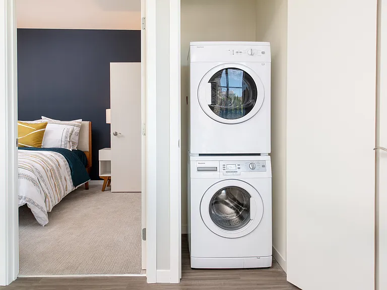 Vista - 1 Bed / 1 Bath - 708 SF - Laundry
