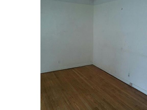4th image of 18209 Edinboro Ave