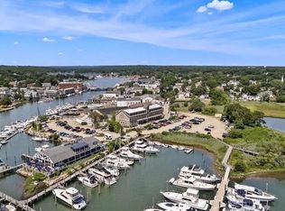 60 Willow St APT 201, Mystic, CT 06355