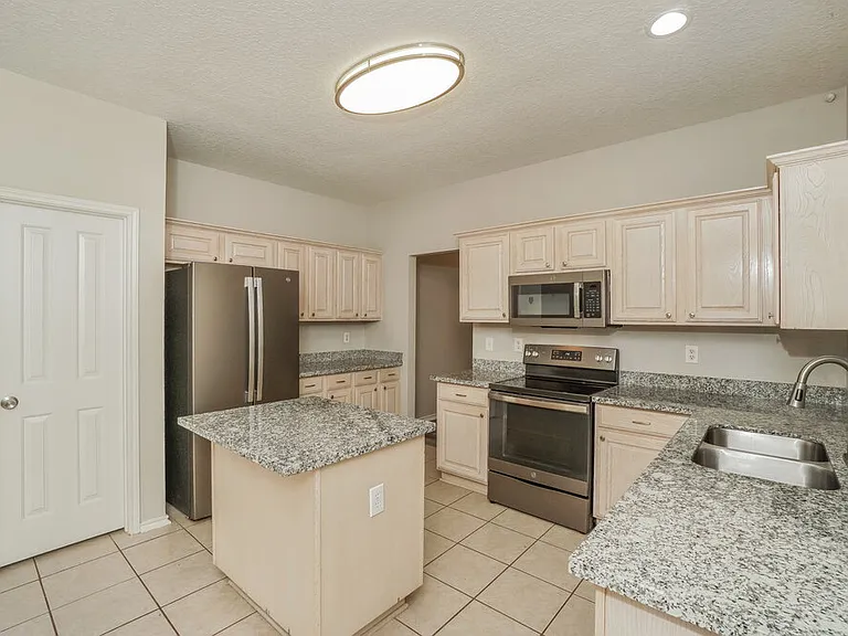 204 Nandina Ct — Photo 8