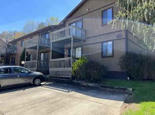 301 Timber Creek Ln #17, Nitro, WV 25143