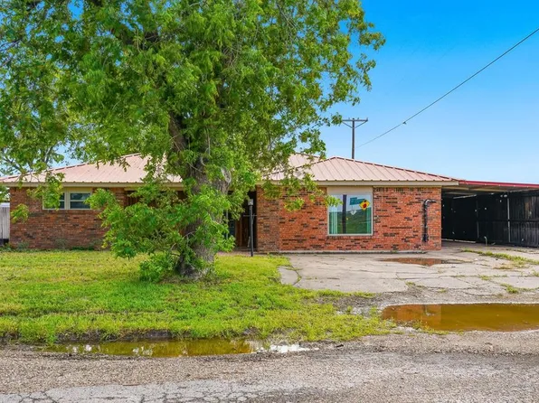 1435 Bandera Dr, Roscoe, TX 79545
