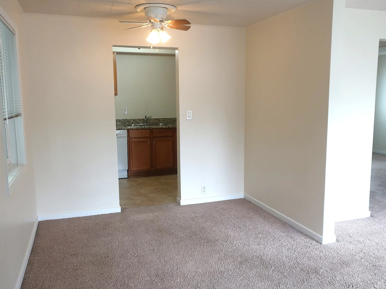1 bed, 500 sqft, $1,300 — Photo 3