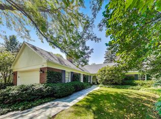 1076 Old Elm Ln, Glencoe, IL 60022