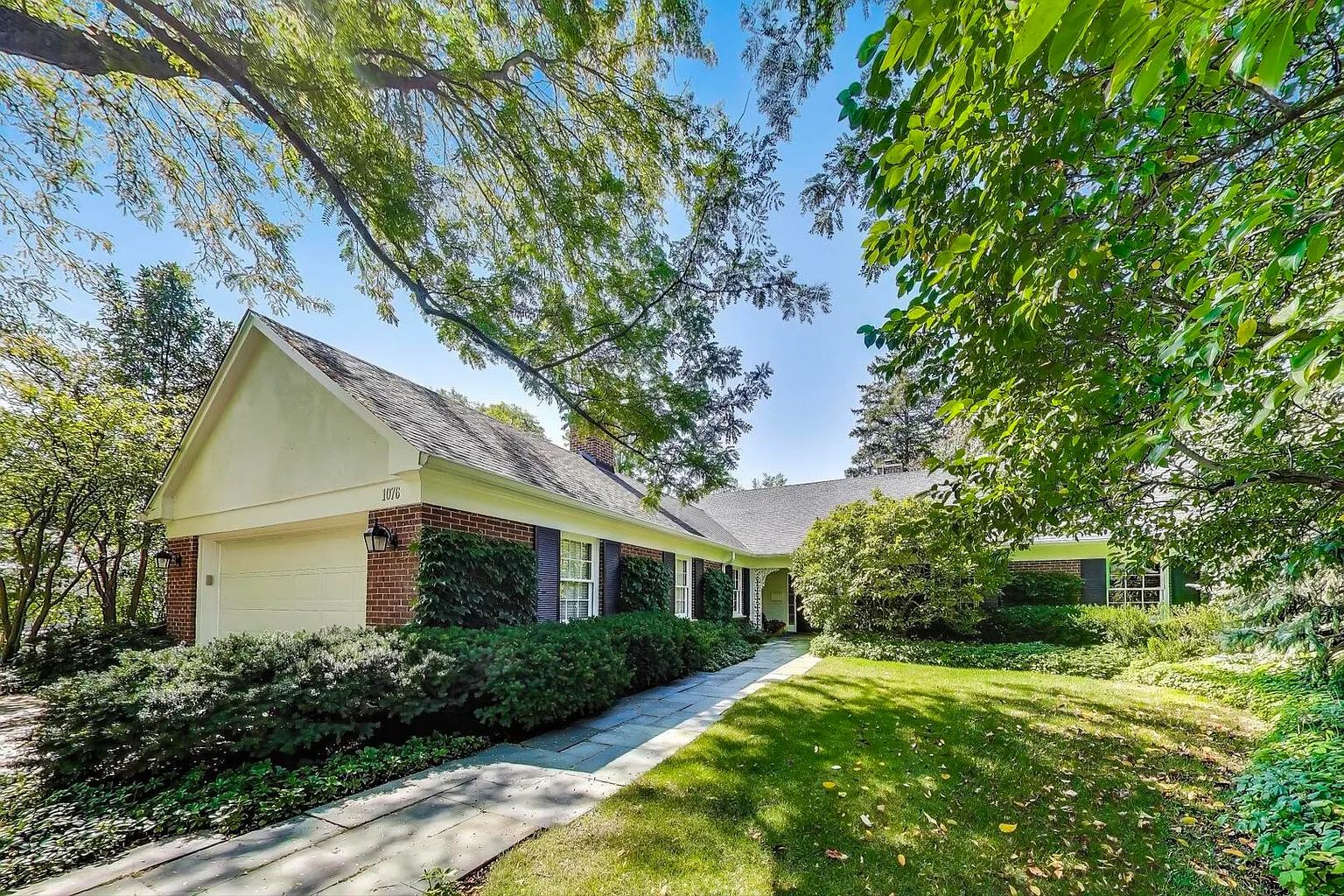 1076 Old Elm Ln photo 1
