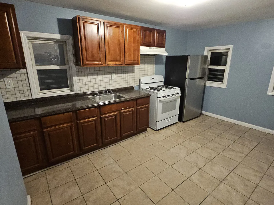 449 Avon Ave #3