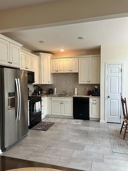 1st image of 4 Greenwich Ct