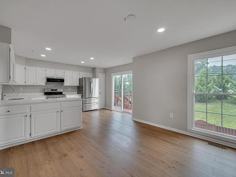 8101 Chelaberry Ct — Photo 11
