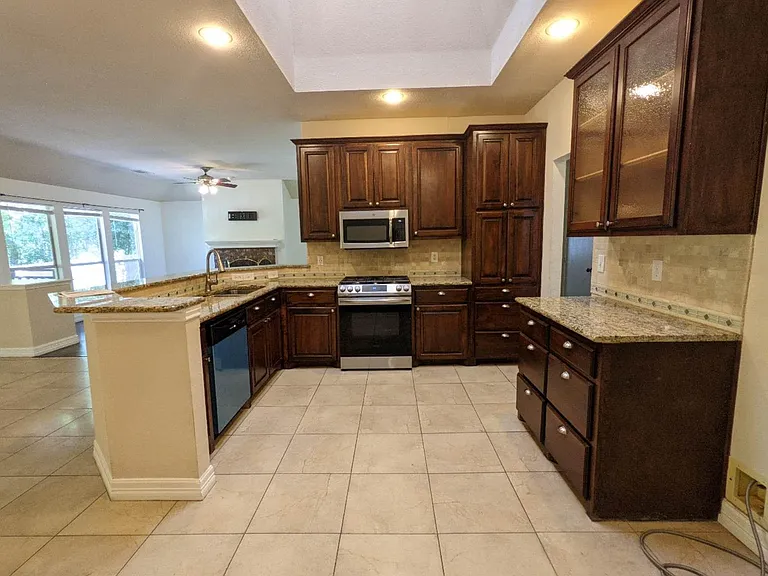 1321 Meadowbrook Dr — Photo 5