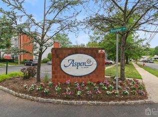 40 Boulder Dr, Edison, NJ 08817