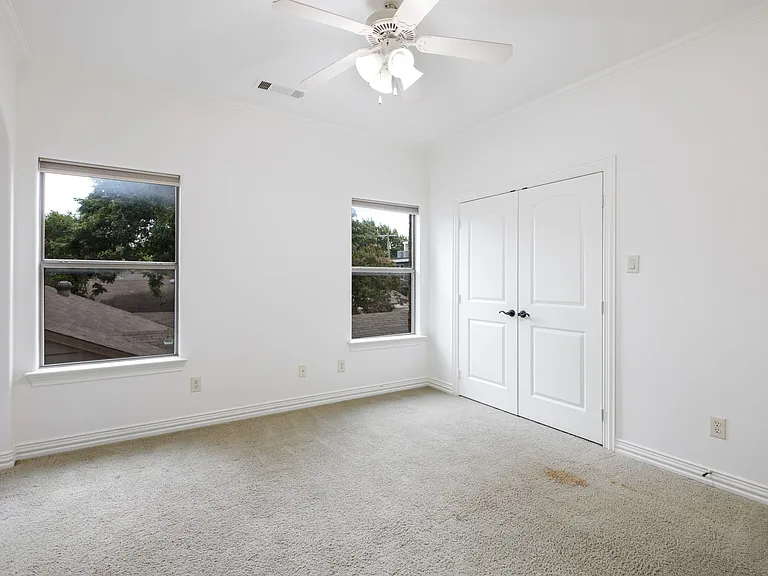 3606 S Versailles Ave — Photo 40