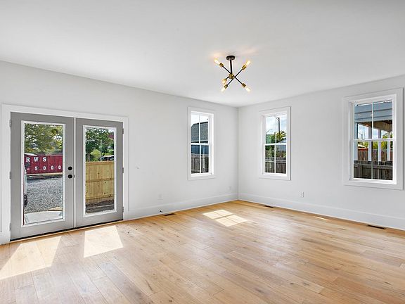 5th image of 1408 Wallace St