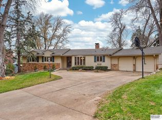 10302 Woodridge Ln, Omaha, NE 68124