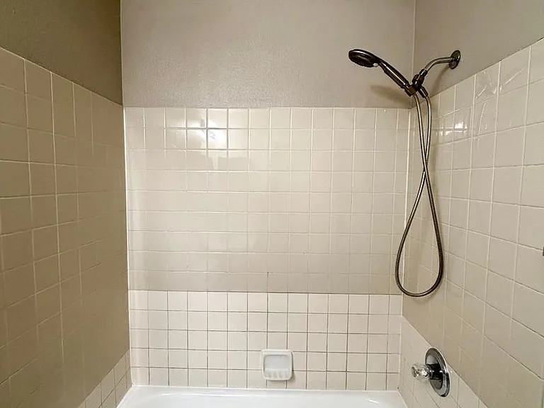 5712 Viberti Ct — Photo 28