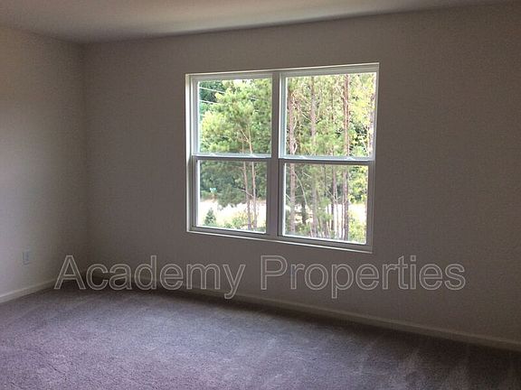 5th image of 204 Swindon Dr