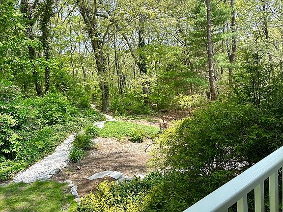 4th image of 368 Boxberry Hill Rd