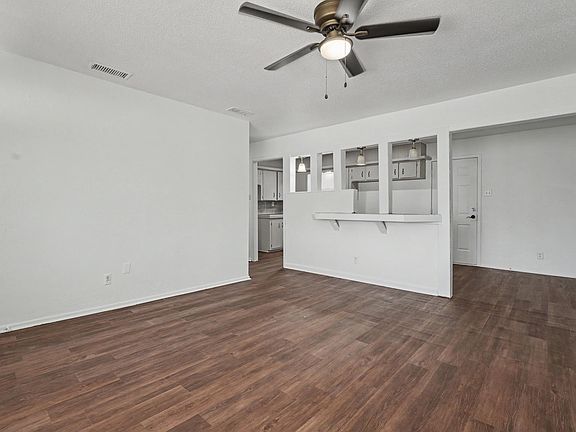 5th image of 1024 S Leonard St