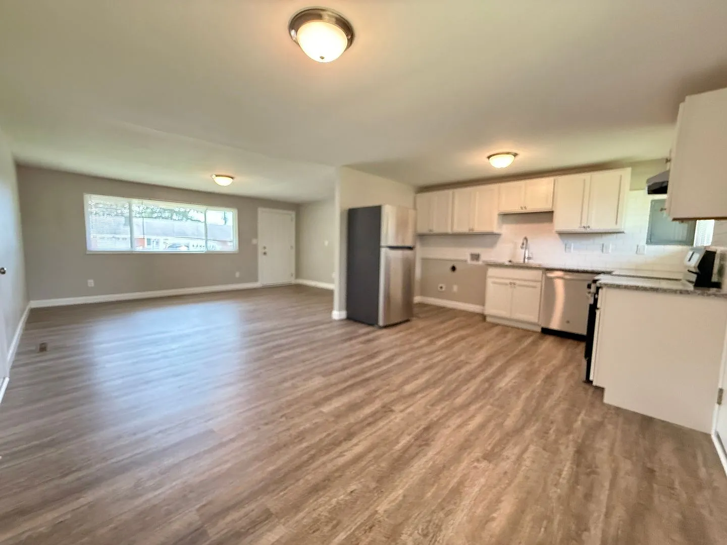 4426 Lesher — Photo 4