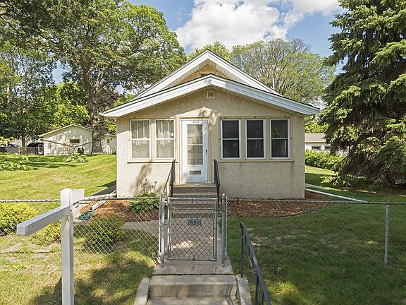 5th image of 3311 Buchanan St NE