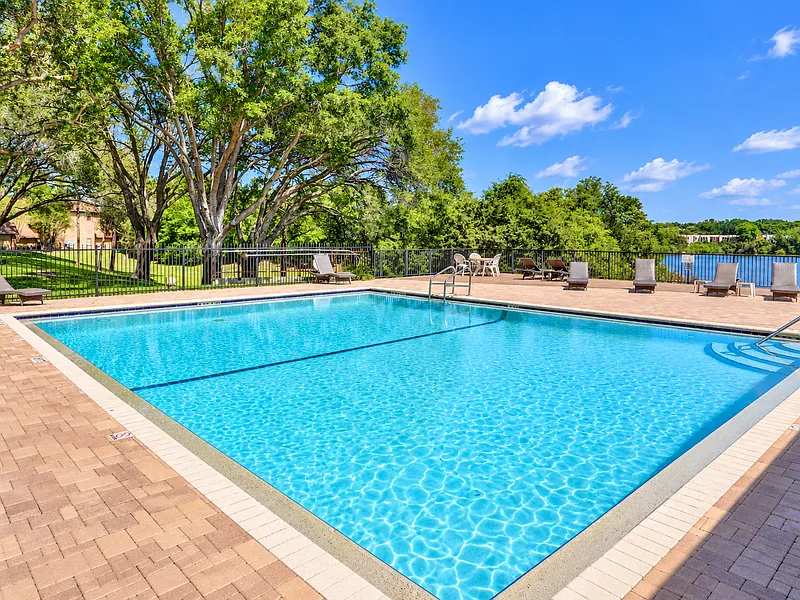 1 bed, 1.0 bath, 645 sqft, $1,349 — Photo 2