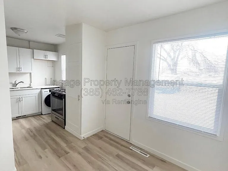 1054 W 1520 N #B — Photo 1