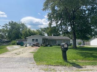 523 W Arlington Ln, Crete, IL 60417