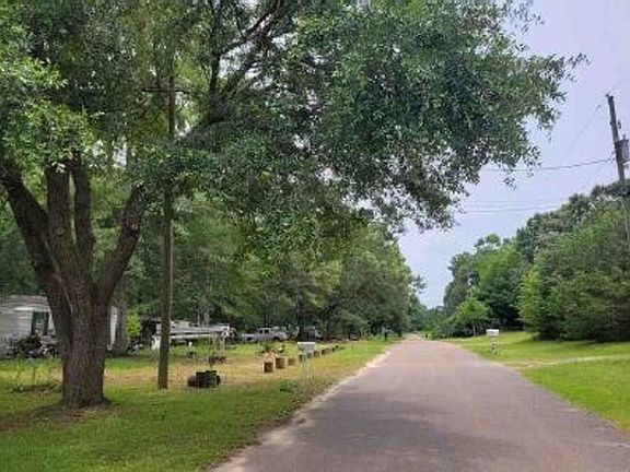 Exterior Neighborhood (street photo)