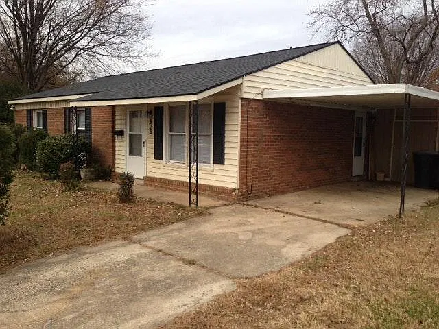 3 bed, 1.5 bath, 1200 sqft, $1,250 — Photo 2