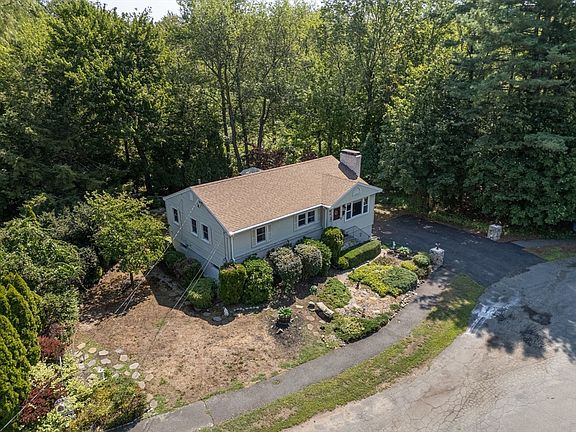 4th image of 14 Crestwood Ln