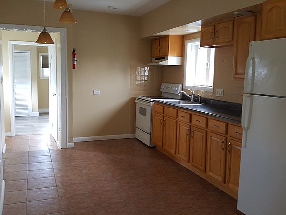 2nd image of 8-46 Oak St #1X