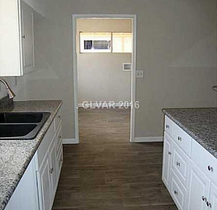 4th image of 1701 Willowbrook Dr