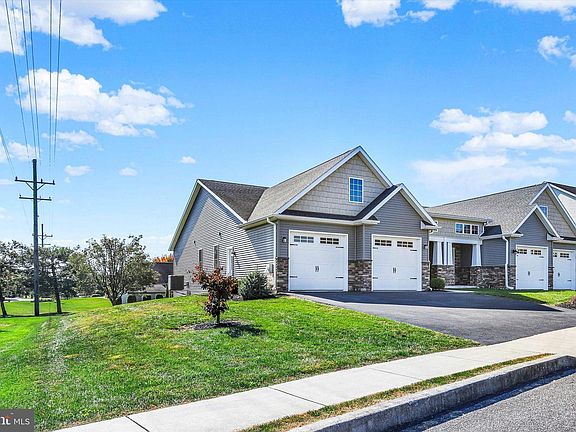 2nd image of 372 Nova Dr