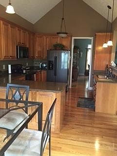 5th image of 198 Pebble Brook Dr