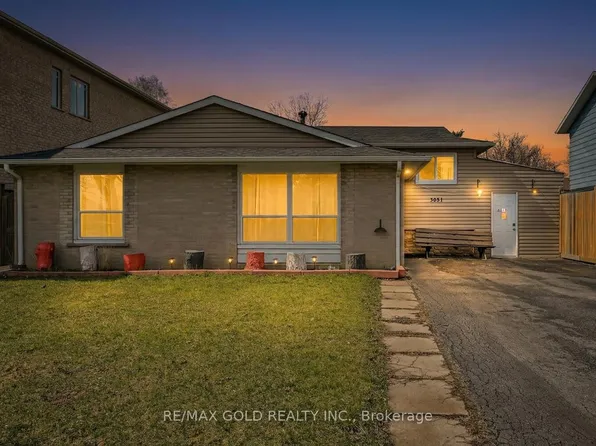 3031 Lafontaine Rd, Mississauga, ON L4T 1Z4