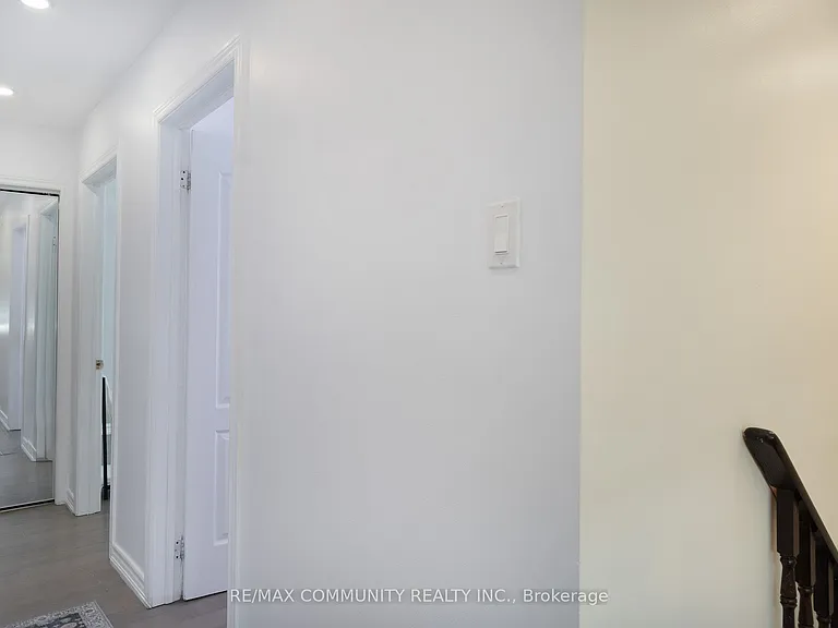 33 Windsor Ave — Photo 17