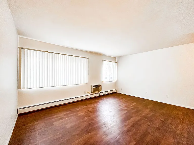 242 West Franklin Ave — Photo 51