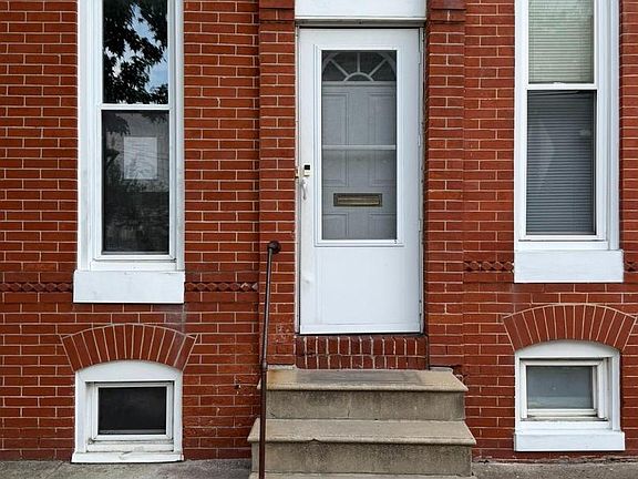 2nd image of 1556 N Carey St