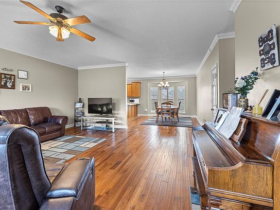 5th image of 130 Forest Meadow Dr