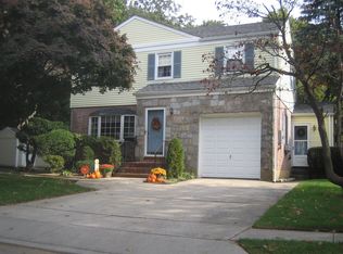184 Kensington Rd, Lynbrook, NY 11563