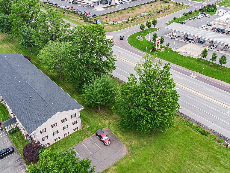 700 Swinehart Rd — Photo 34