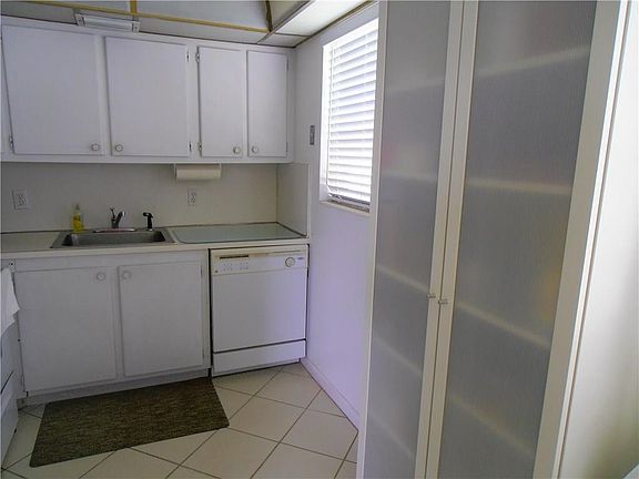 2nd image of 241 Markham L #241