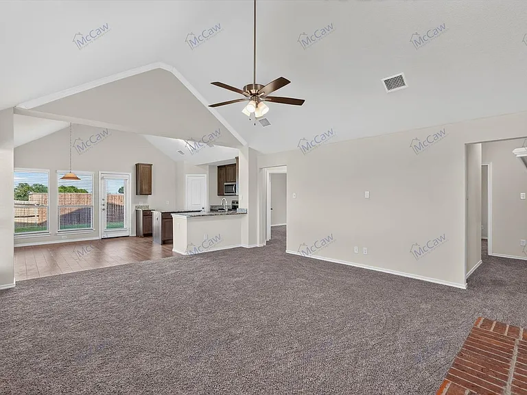 324 Greenhaven Dr — Photo 4