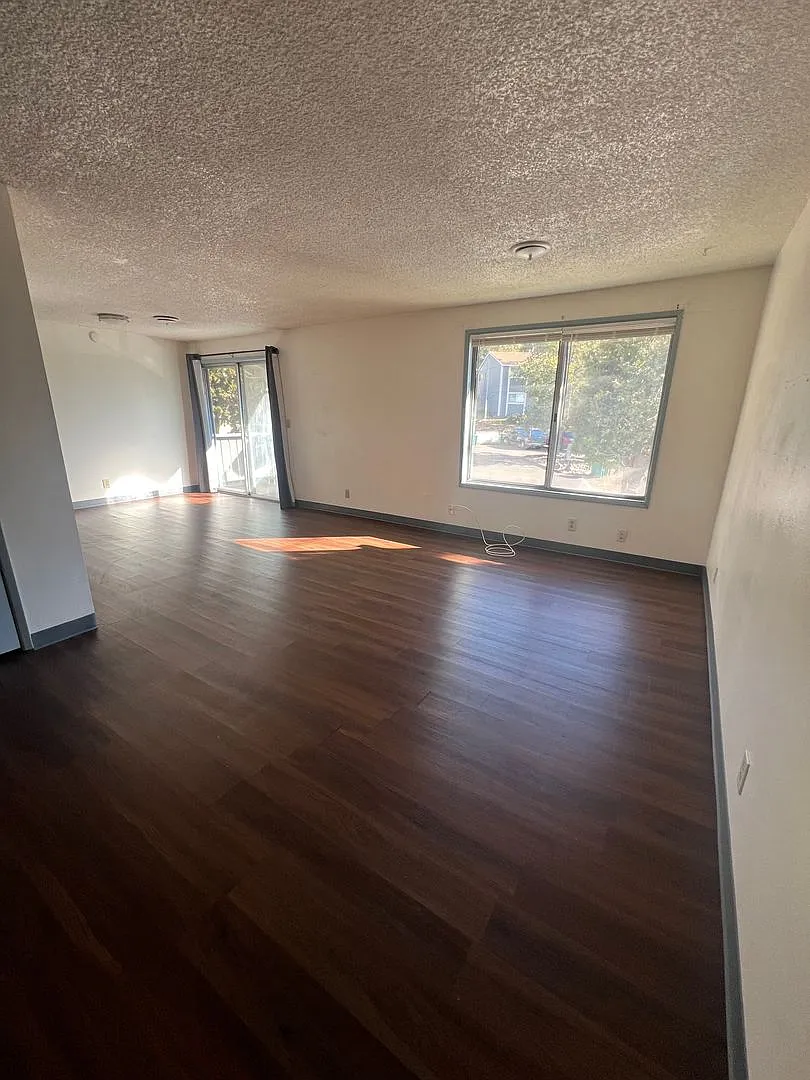 2 Bedroom, 1 Bathroom Upstairs Apartment - Moyina Heights — Photo 1