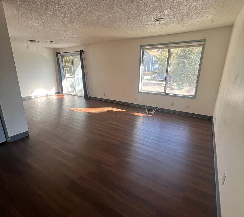 1904 Dawn Ct