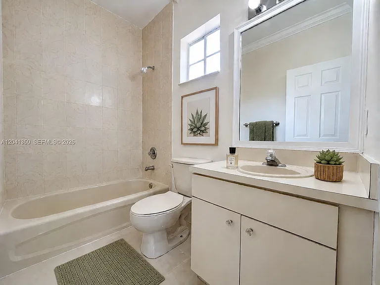 12716 SW 136th Ter — Photo 16