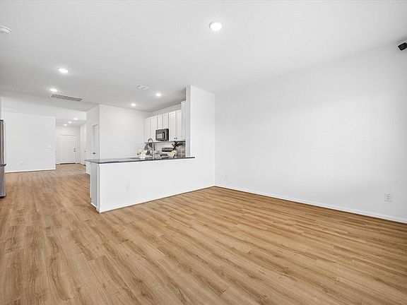 5th image of 157 Lt Rusty Dr